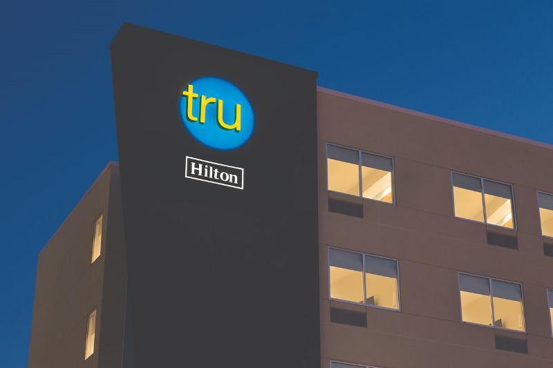 Tru By Hilton Lafayette River Ranch Hotel Exterior foto